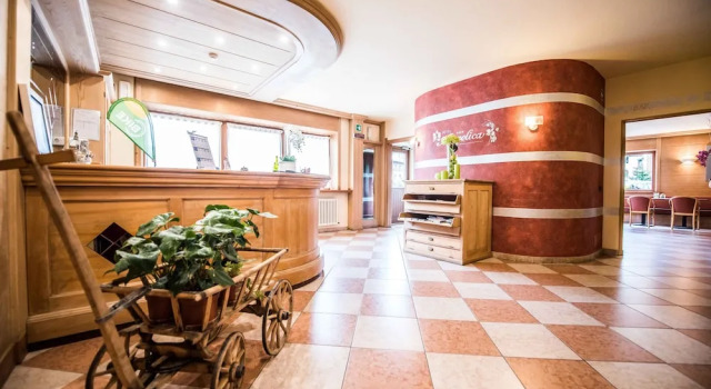 Hotel Angelica, Забронировать Отель Отели Ливиньо 3 звезды, рядом с Кресельный подъёмник Теола-Пьянони Басси (нижняя станция), 3*