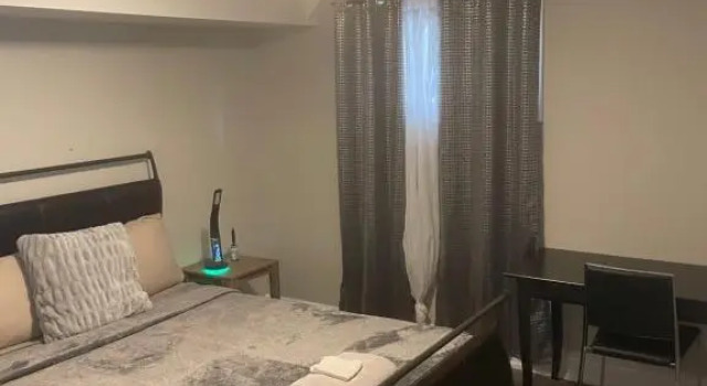 Коттедж Stunning & cozy freshly renovated 2 bedroom basement unit