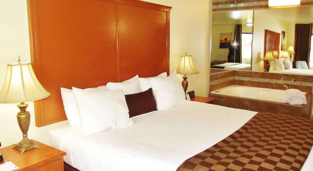 Best Western Plus Lake Front Hotel, Rezerwuj Hotel Hotele w Moses Lake z basenem, Basen