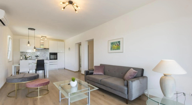 Apartment Mirna with Swimming Pool