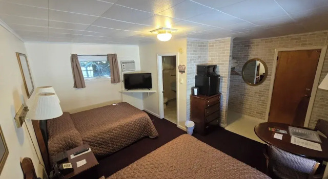 Четырёхместный номер Standard Lake View Motel