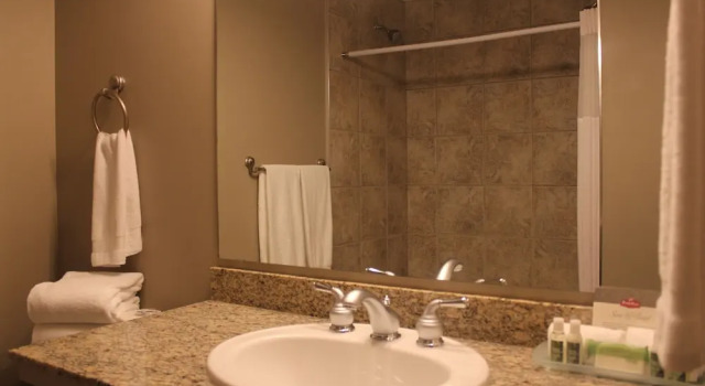 Четырёхместный номер Standard Hilltop Inn - Salmon Arm