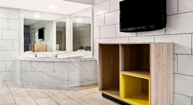 Люкс Days Inn & Suites by Wyndham Warren