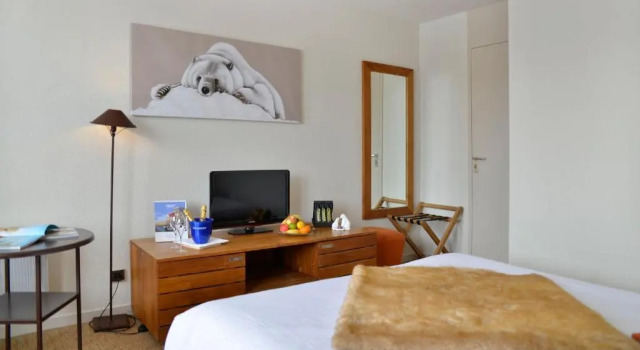 Номер Comfort с красивым видом из окна Hôtel LEden des Cimes - Vacances Bleues - Belle Plagne 2100