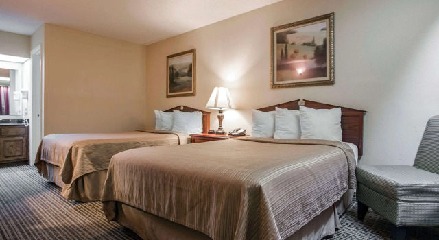 Четырёхместный номер Standard Quality Inn Waynesboro