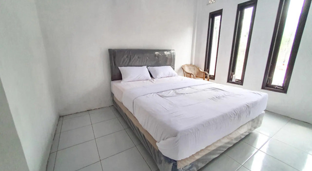 Griya Jeniee 2, Prenota Hotel Hotel a East Java con parcheggio, Parcheggio