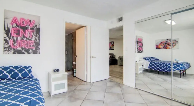 Collins 2 Bedroom with Free Parking by Deco 305, Забронировать Апарт-отель Апарт-отели Майами-Бич, рядом с Фифс и Алтон Шоппинг Центр, Апарт-отель