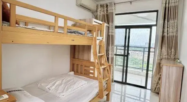 Люкс с 3 комнатами с видом на сад Xicheng Homestay (Beihai Gaode Ancient Town Coast Tianjie Branch)