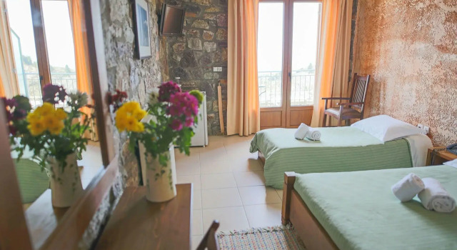 Faris Hotel, Rezerwuj Hotel Hotele w Lakonia z basenem, Basen