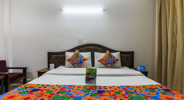 Номер Deluxe Via Hemkunt Mansion - Nr Noida Sector-15 Metro