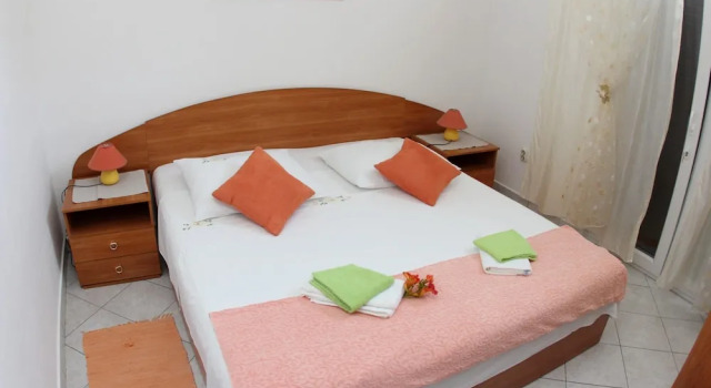 Apartment Nikola, Забронировать Апартаменты/квартира Апартаменты Врбоска, рядом с Частный Пляж «Виллы Эмма», Апартаменты/квартира