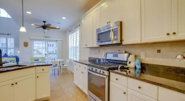 Апартаменты Shuttle to Beach: Millville Townhome w/ Porch