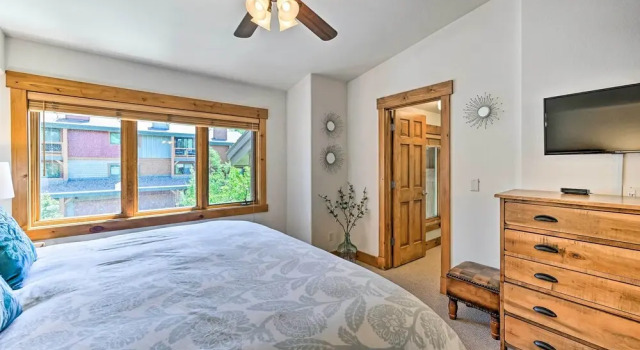 Gorgeous Steamboat Townhome: Shuttle to Ski Resort, Забронировать Курортный отель Стимбот-Спрингс Колорадо, рядом с Steamboat Powdercats