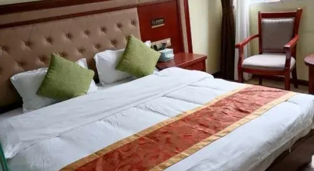 Gongshan Yilong Inn, Prenota Hotel Hotel a Deqin con parcheggio, Parcheggio