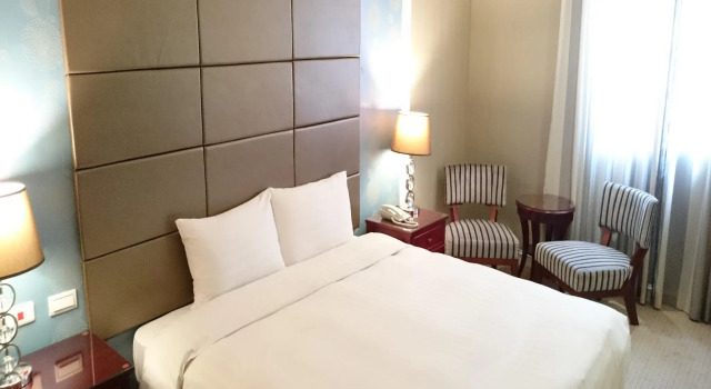 Двухместный номер Classic MRT Hotel