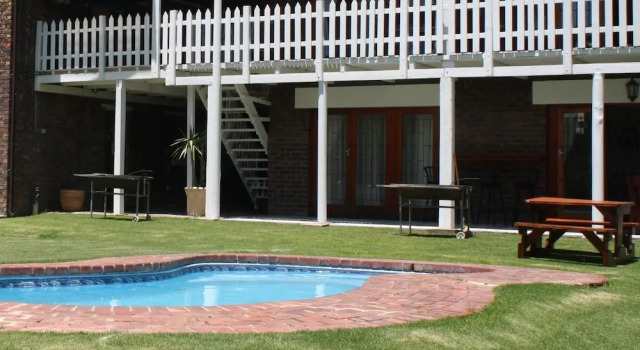 Коттедж с балконом Salt River Lodge