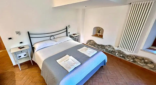 LO SCRIGNO COUNTRY HOUSE, Book Hotel Fara in Sabina Lazio