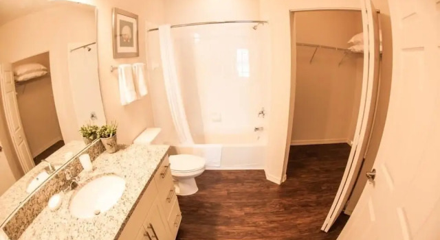 Апартаменты Modern Lucaya 4 Bedrooms 3 Baths Townhome
