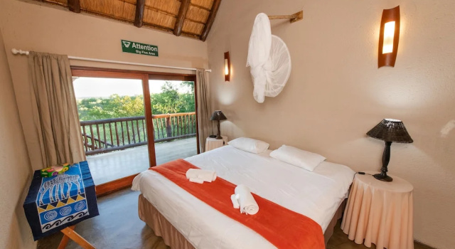 Семейный люкс с балконом Elephant Game Lodge