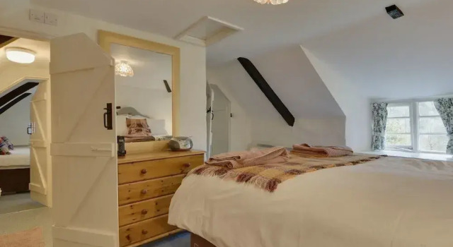 Lew Quarry Cottage