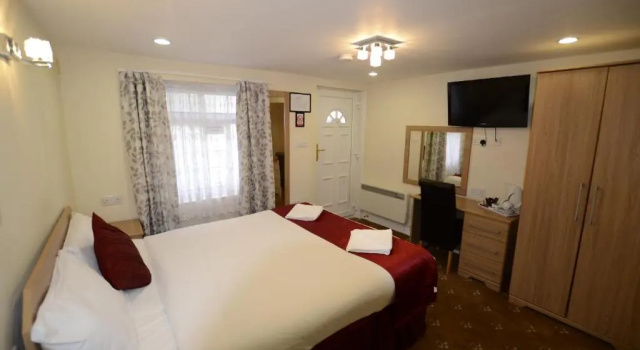 Четырёхместный номер Standard Cranbrook Hotel