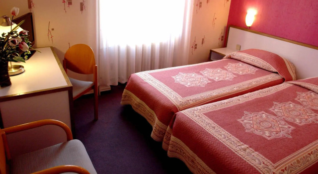 Logis Hôtel Les Chardons Bleus, Rezervasyon Otel Roscoff 