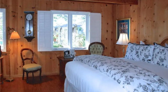 Номер Deluxe Carmel Garden Inn