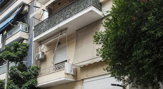 Classic Koukaki Living 2 Bd with Balcony