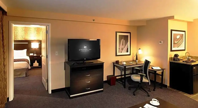 Люкс с видом на город The Strathallan Rochester Hotel & Spa, Tapestry by Hilton