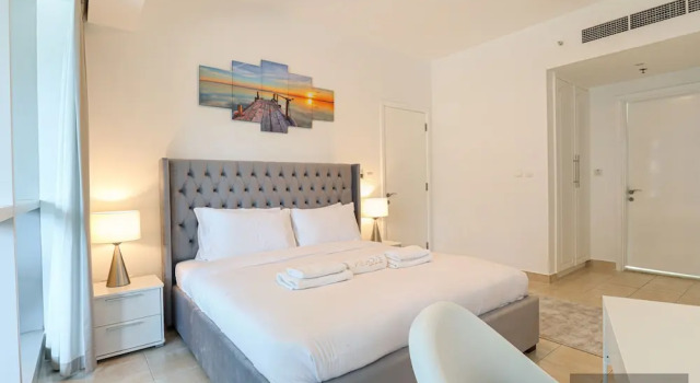 WelHome - Mesmerizing 1BR Apartment in Damac Waves A, Забронировать Апартаменты/квартира Апартаменты Эмирата Дубая, рядом с Dubai Marina Yacht Club, Апартаменты/квартира