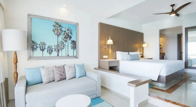 Четырёхместный полулюкс oceanfront Sunscape Cancun All-Inclusive Resort & Spa by Hyatt