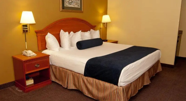 Четырёхместный номер Standard Best Western Inn Florence