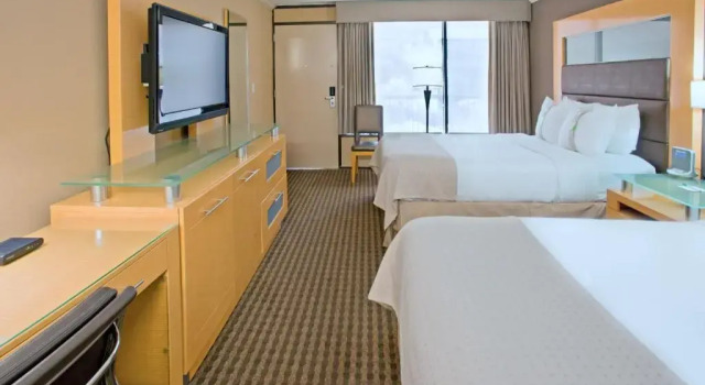 Четырёхместный номер Standard Holiday Inn Port Arthur - Park Central by IHG