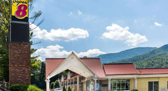 Super 8 by Wyndham Caryville TN, Book Mini-hotel Hoteller i Caryville med parkering, Parkering