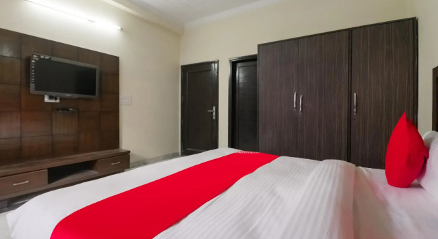 OYO 76117 Revive Premium Hotels