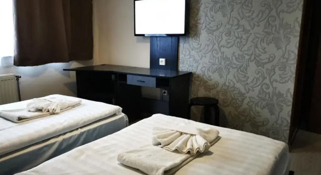 Люкс Patyi Étterem és Hotel