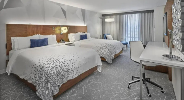 Номер Deluxe Renaissance Edmonton Airport Hotel