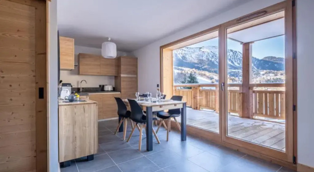 Sumptuous And Bright Apartment In Chalet Style