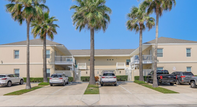 South Padre Island: Pool Access, 1 Block to Beach!