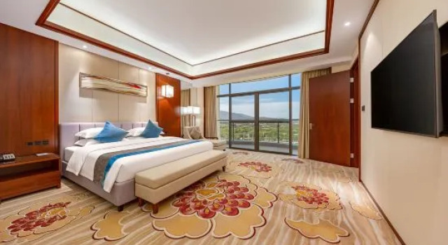 Люкс Comfort с балконом Ramada by Wyndham Kunming Yiliang Resort