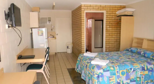 Economy Zimmer Rover Motel