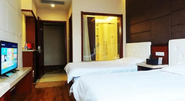 Двухместный номер Standard с видом на город Hua Qi Kaiserdom Hotel Zhongshan Road St Michaels Cathedral and Zhanqiao Pier Qingdao