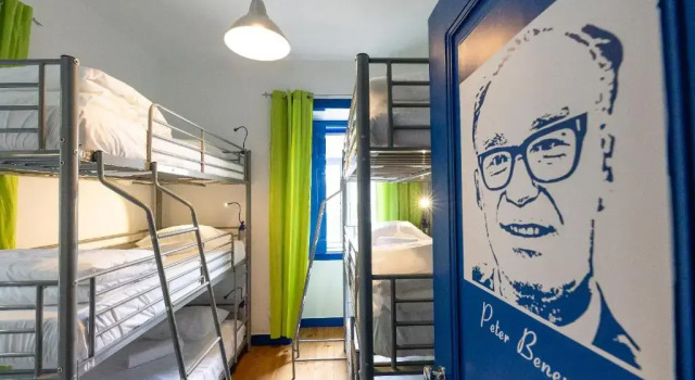 Кровать в общем номере Help Yourself Hostels - Parede