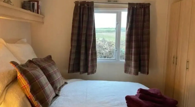 Cosy, Quiet Static Caravan, Mawgan Porth, St Eval