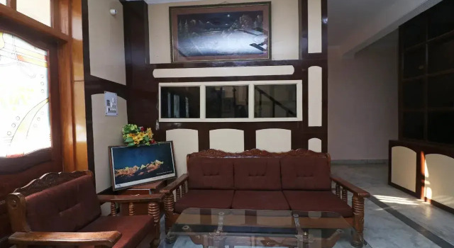 Hotel Rajdhani Palace By OYO Rooms, Rezervovat Hotel Tehri Uttarakhand