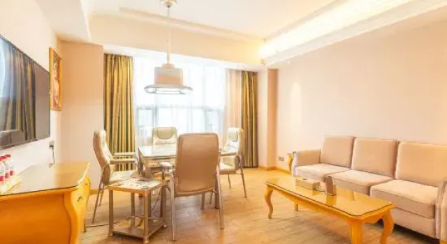 Люкс Premium c 1 комнатой Vienna International Hotel (Boluo Longxi)