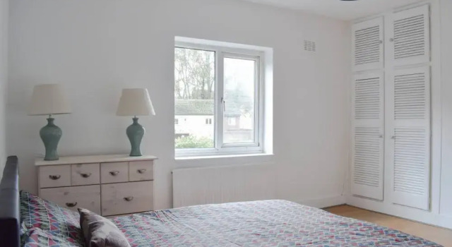 Refurbished 2 Bedroom Victorian Cottage In Royal Docks, Забронировать Дом для отпуска Виллы Большого Лондона, Вилла