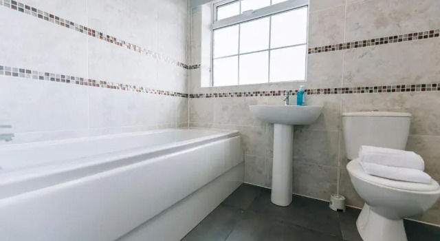 Sudbury House 3 Bedrooms Workstays UK Video Tour Available