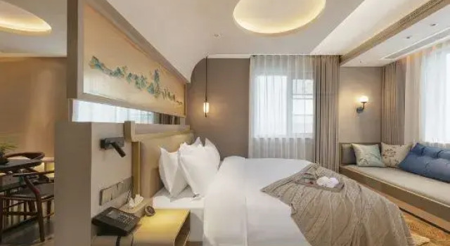 Люкс Deluxe Yinlu Hotel (Zhengzhou Railway Station West Square Erqi Wanda Plaza)