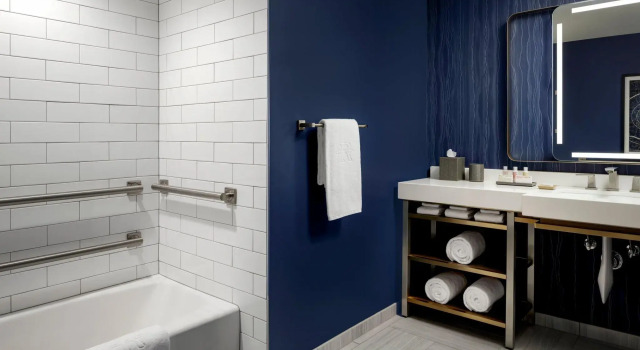 Четырёхместный номер Standard с видом на город Rand Tower Hotel, Minneapolis, a Tribute Portfolio Hotel